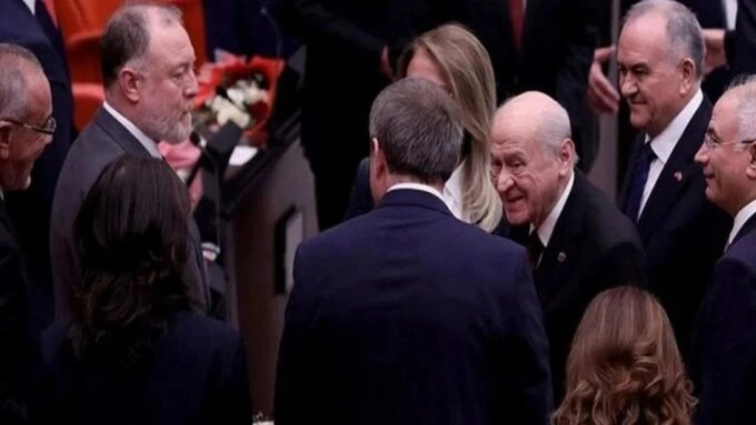 bahceli-el-sikisma.jpg