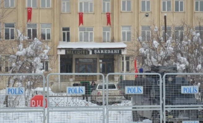 kayyum_belediyelerinde_ki_yolsuzluk_iddialari_nedeniyle_yerel_secimler_erkene_aliniyor_h13189_61f38.jpg